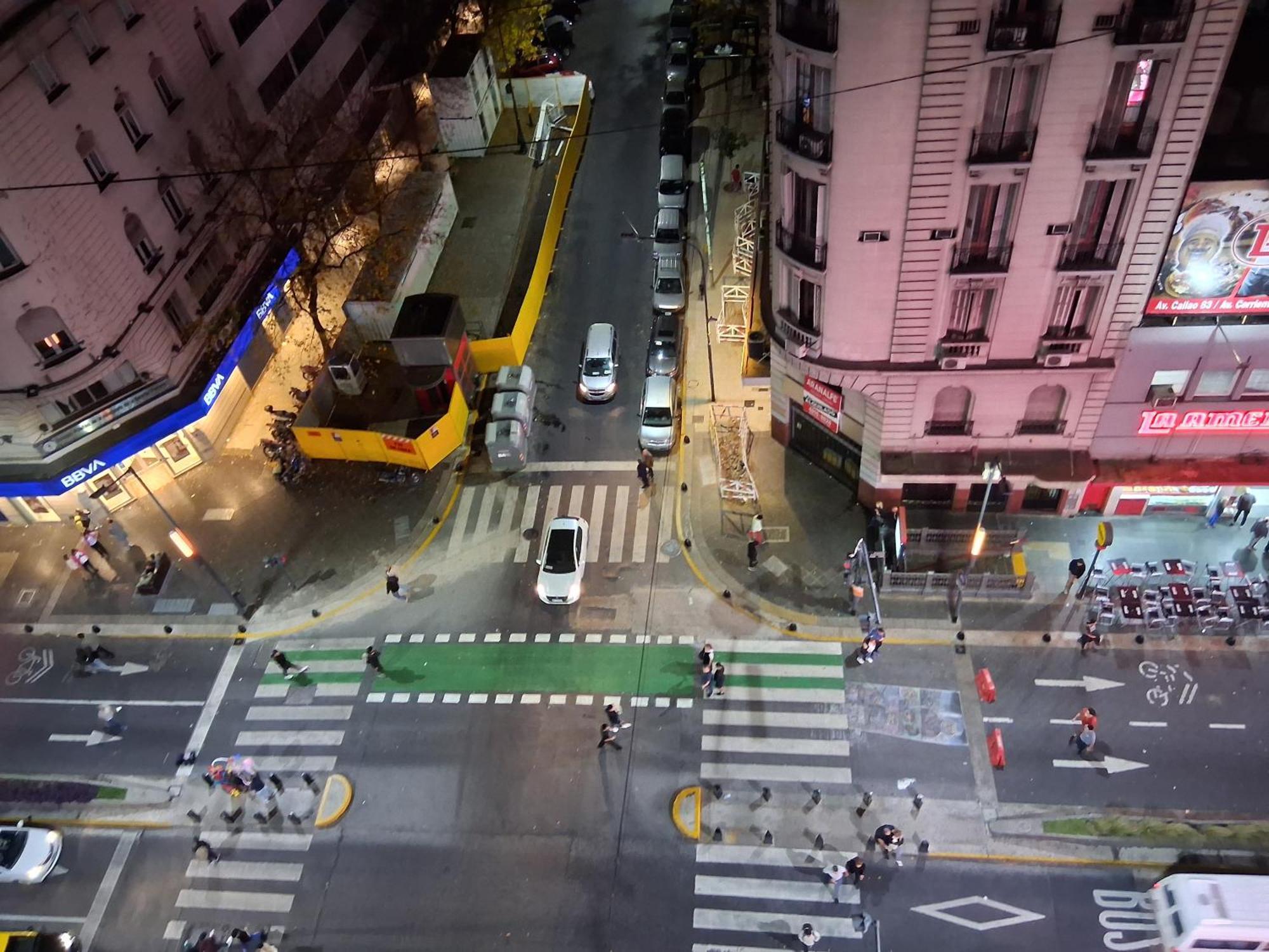 4 Ventanales Sobre La Avenida Corrientes Lägenhet Buenos Aires Exteriör bild
