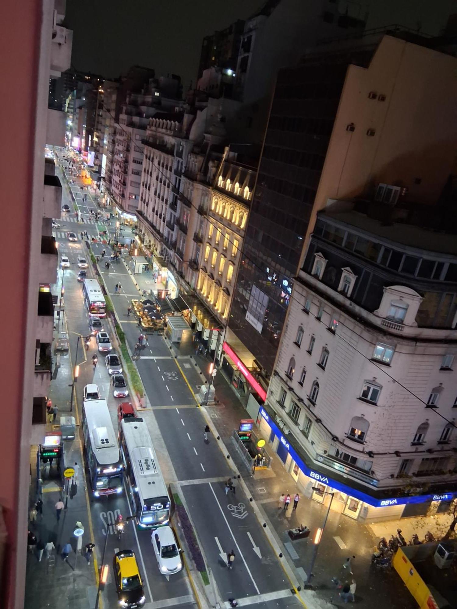 4 Ventanales Sobre La Avenida Corrientes Lägenhet Buenos Aires Exteriör bild